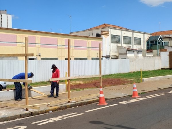 Canteiro de obras do prédio hospitalar anexo à Santa Casa ganha forma e serviços de demolição devem começar nos próximos dias