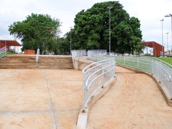 Praça do Jardim Mediterrâneo está em fase final de construção e será novo espaço de lazer para a população